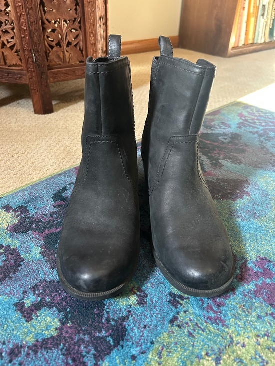 Teva Shoes - Water-resistant Black Teva Ankle Boots size 6.5